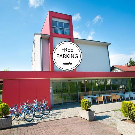 Simbol Rooms With Free Private Parking Ljubljana Bagian luar foto