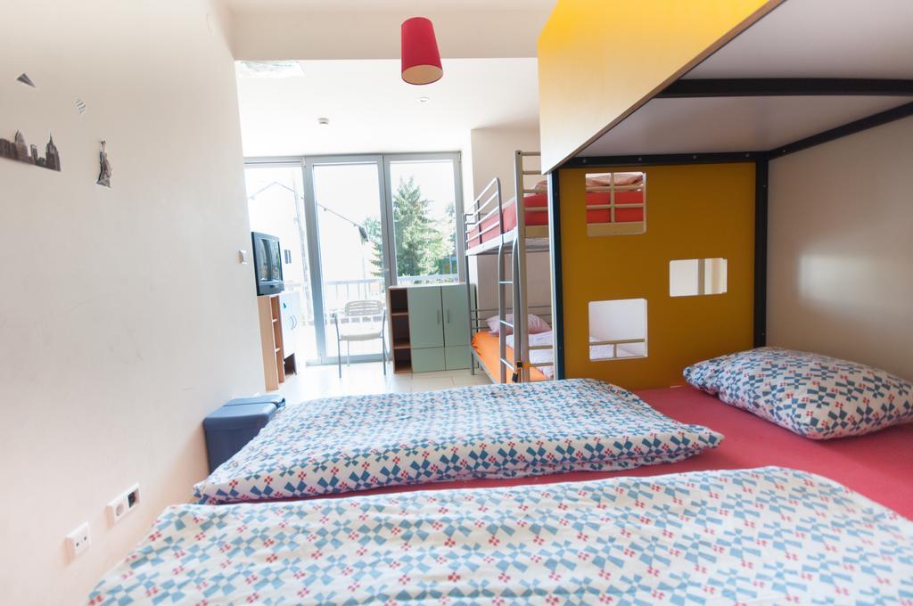 Simbol Rooms With Free Private Parking Ljubljana Ruang foto