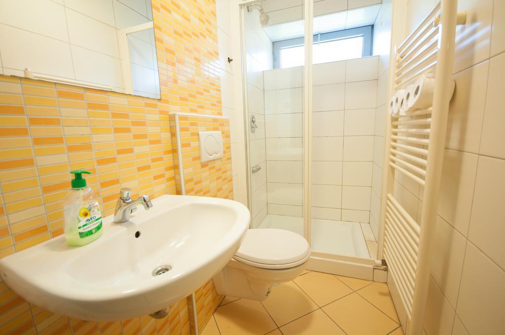 Simbol Rooms With Free Private Parking Ljubljana Ruang foto