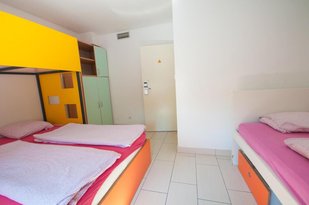 Simbol Rooms With Free Private Parking Ljubljana Ruang foto