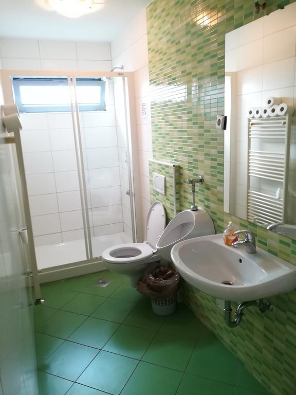 Simbol Rooms With Free Private Parking Ljubljana Bagian luar foto