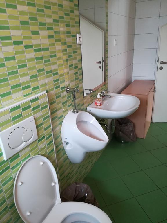 Simbol Rooms With Free Private Parking Ljubljana Bagian luar foto