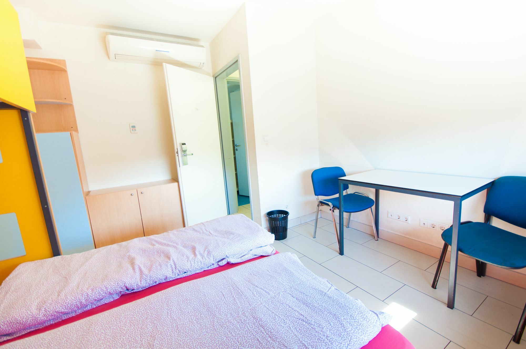 Simbol Rooms With Free Private Parking Ljubljana Bagian luar foto