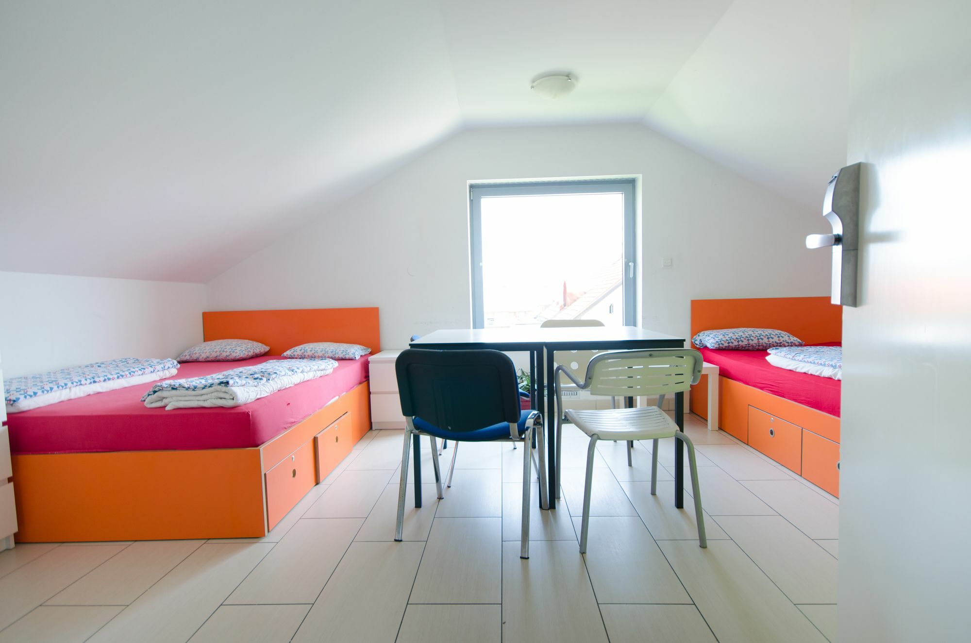 Simbol Rooms With Free Private Parking Ljubljana Bagian luar foto
